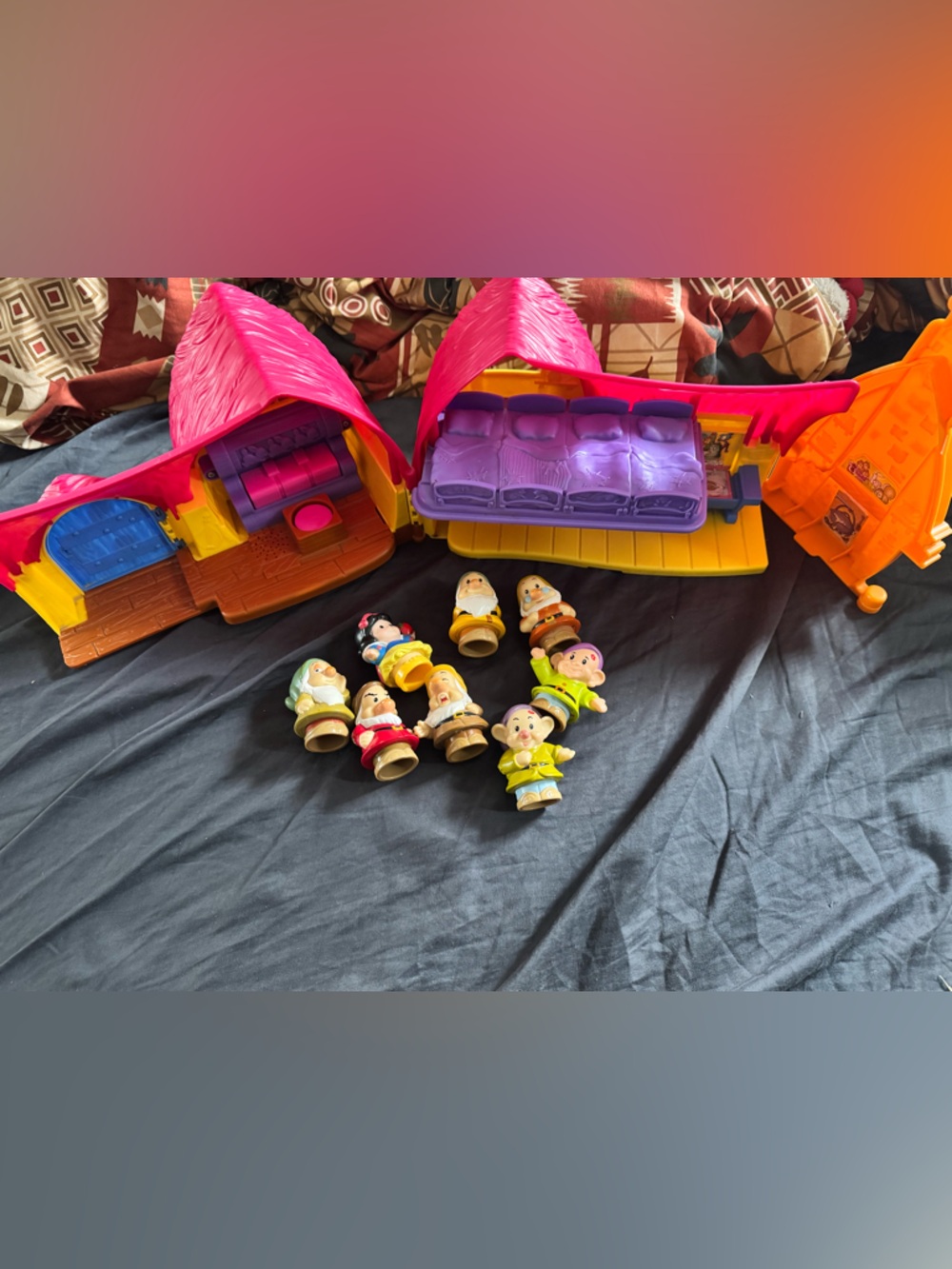 Little People Snow White’s Cottage Set